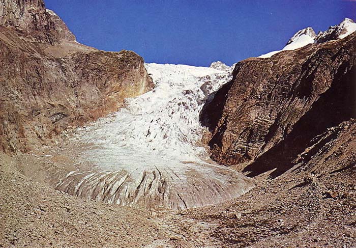 in "Les glaciers sont vivants" - Denoël 1979